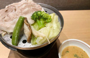 黒豚と春野菜の蒸し鍋