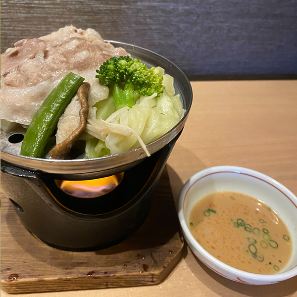 黒豚と春野菜の蒸し鍋